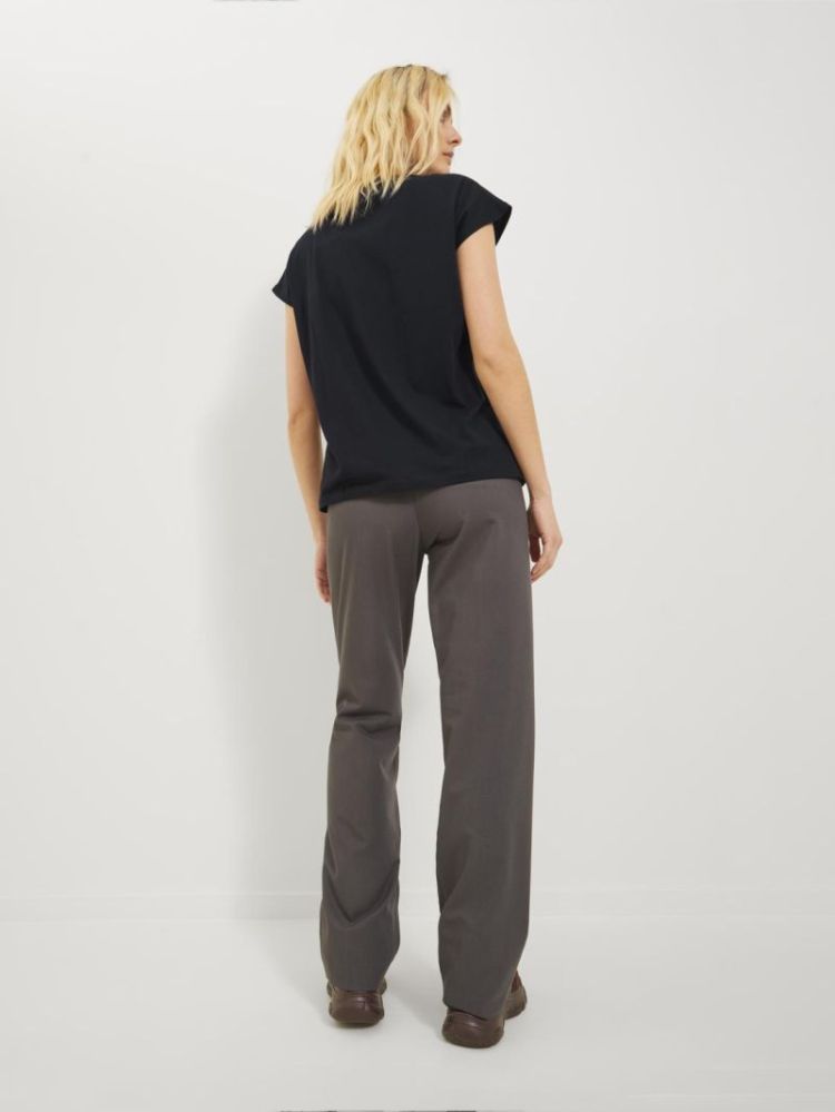 JXASTRID SL BOXY EVERY TEE NOO ZWART