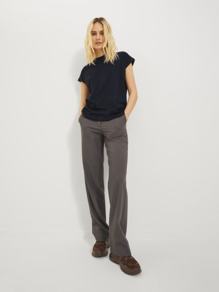 JXASTRID SL BOXY EVERY TEE NOO ZWART