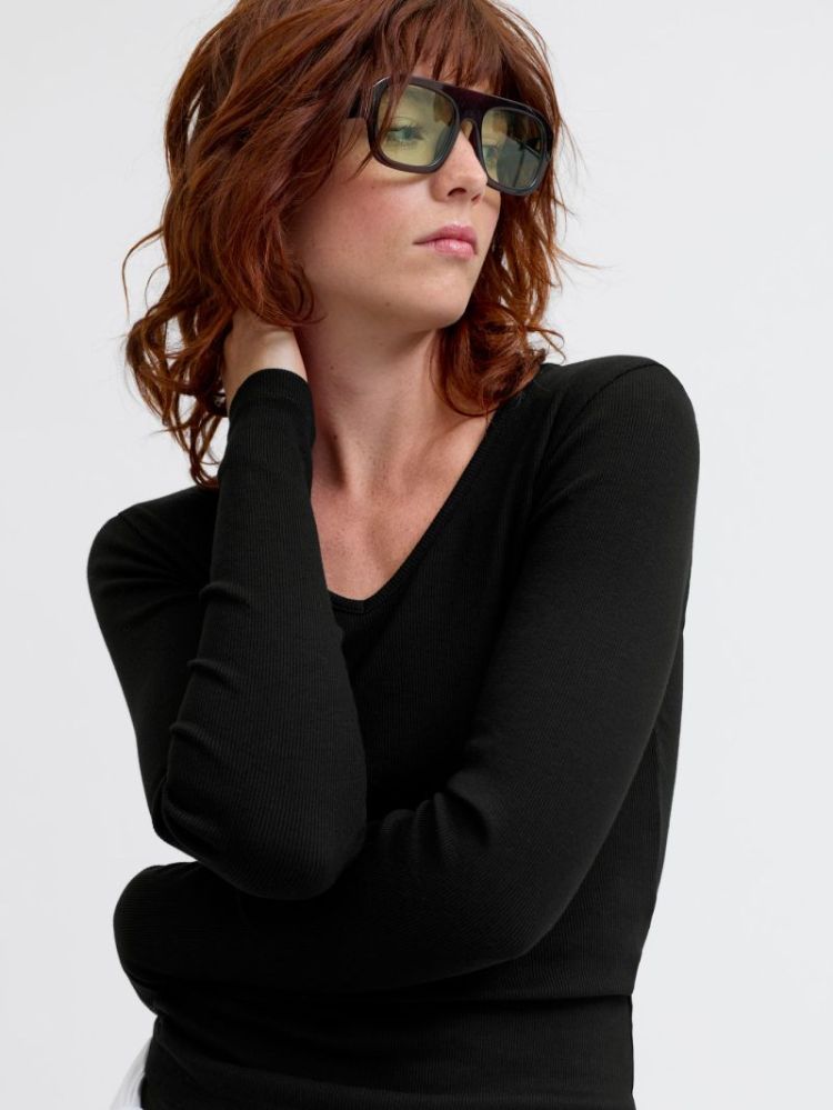 12280146 4795899 Black