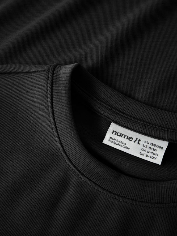 NKFLIVIA SS RLX SH TOP BLACK