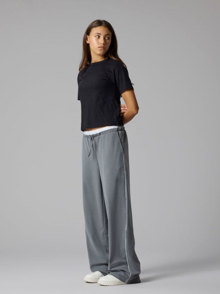 NLFLUIS PIPE LW WIDE PANT GREY MELANGE