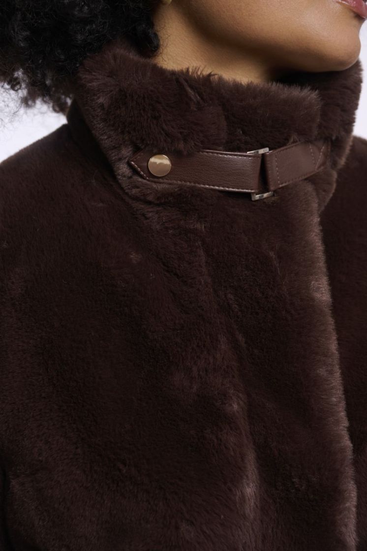 SHORT FAUX FUR COAT COFFEE ROAST