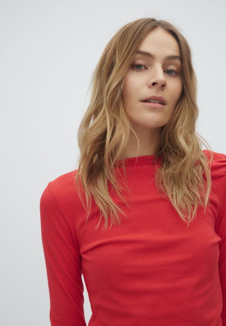JULISSA-M RED AURA